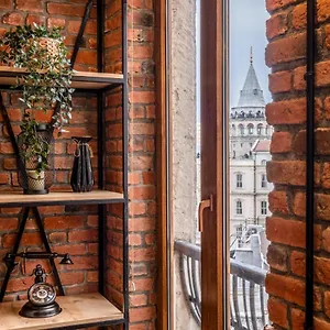 Apartment Flat With Galata Tower View Near Sishane Metro, Istanbul